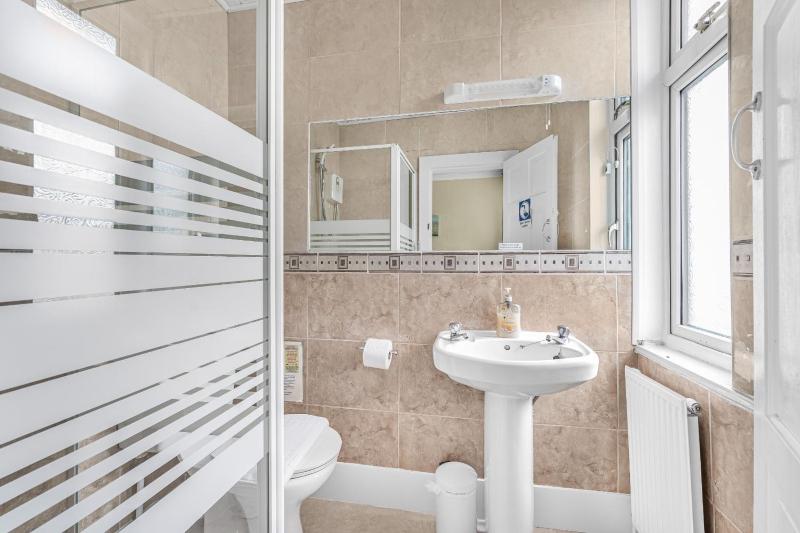 Family Room with Shower image 3