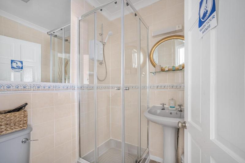 Family Room with Shower image 3