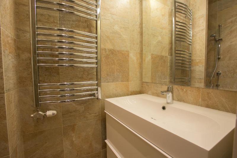 Chain Bridge Studio Apartment - image 15