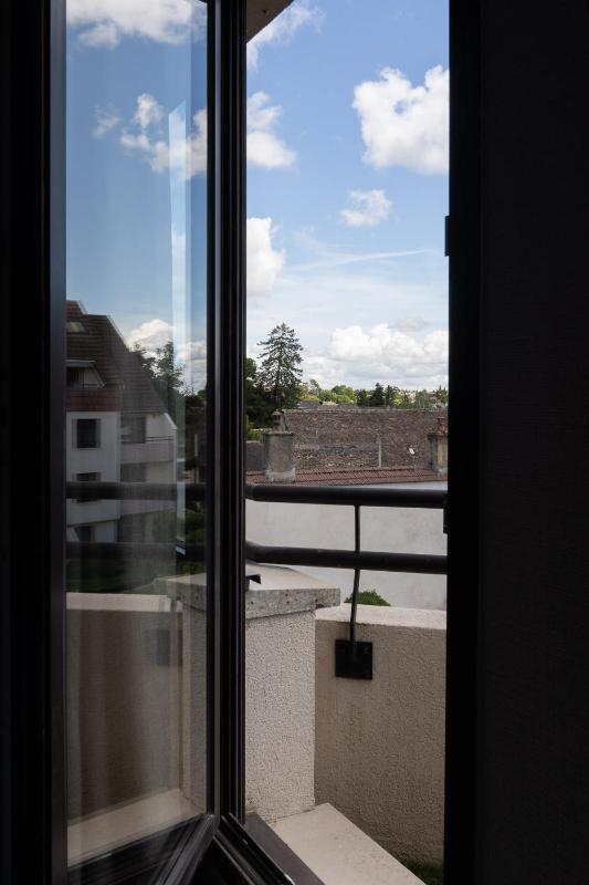 Deluxe Double Room with Balcony image 1