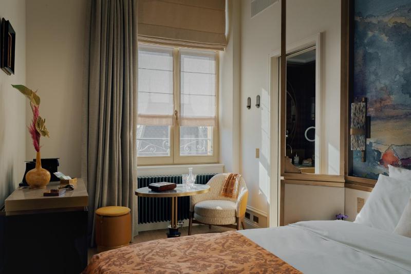 Deluxe Twin Room image 2