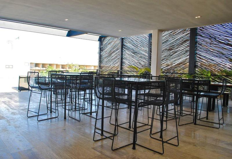 Upscale Condo Perfect Location - image 15