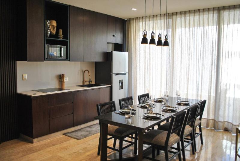 Upscale Condo Perfect Location - image 40