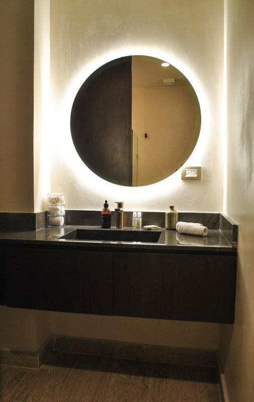 Upscale Condo Perfect Location - image 39