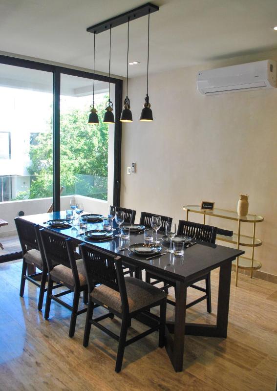 Upscale Condo Perfect Location - image 30
