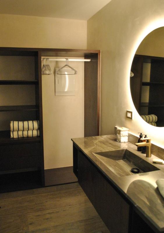 Upscale Condo Perfect Location - image 12