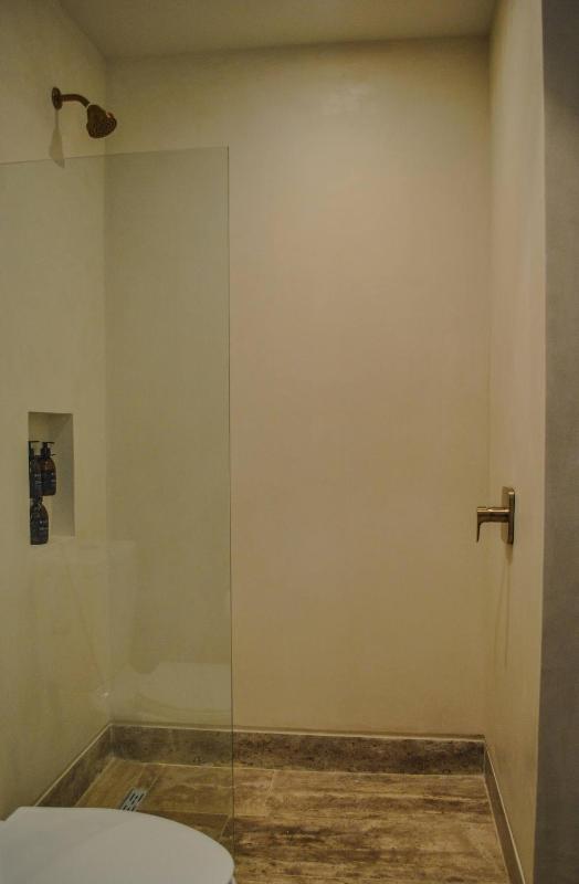 Upscale Condo Perfect Location - image 17