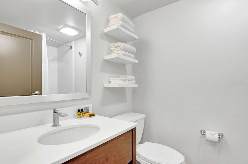King Room with Kitchenette - Non-Smoking image 2