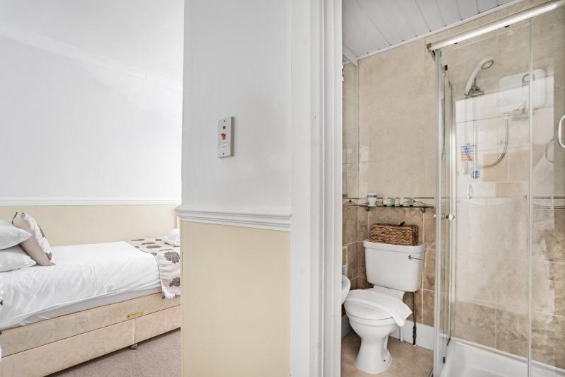 Summerlands Guest House - image 21