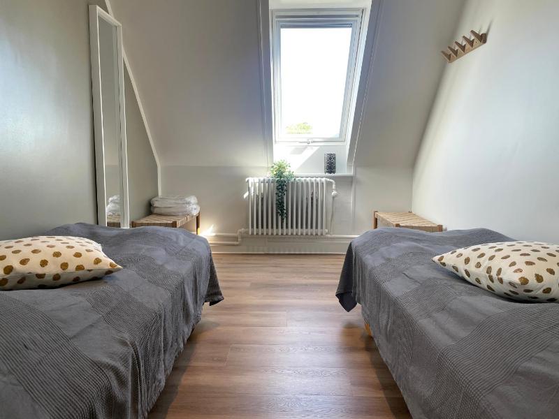 Twin Room with Shared Bathroom image 4