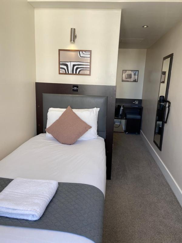 Single Room image 1