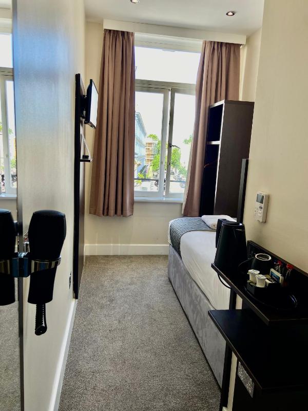 Single Room image 4