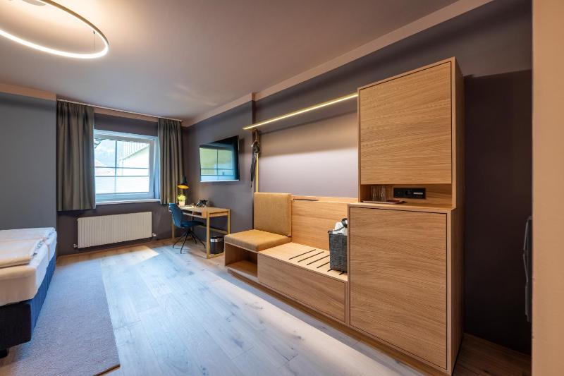 Standard Family Room image 4