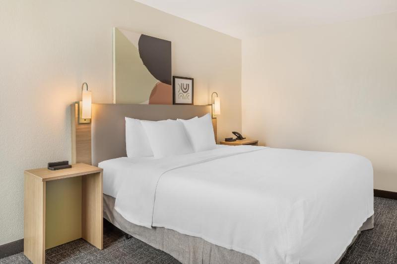 King Room image 3