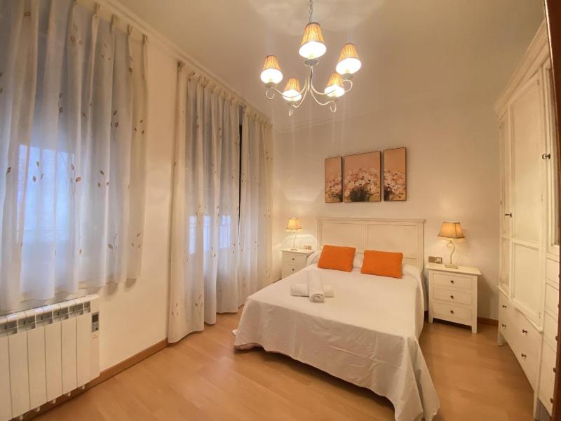 TH61 Apartamento vacacional Plaza de la Font - image 3