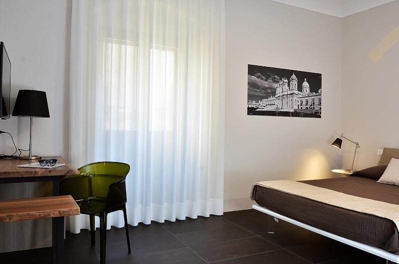 Double Room with Balcony image 4