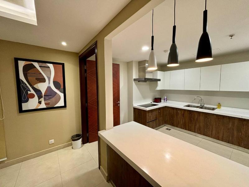 2 Bed w/Balcony @ GoldCrest Mall DHA - image 3
