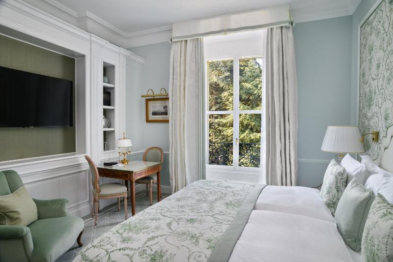 Superior Double Room with Garden and City Views image 1
