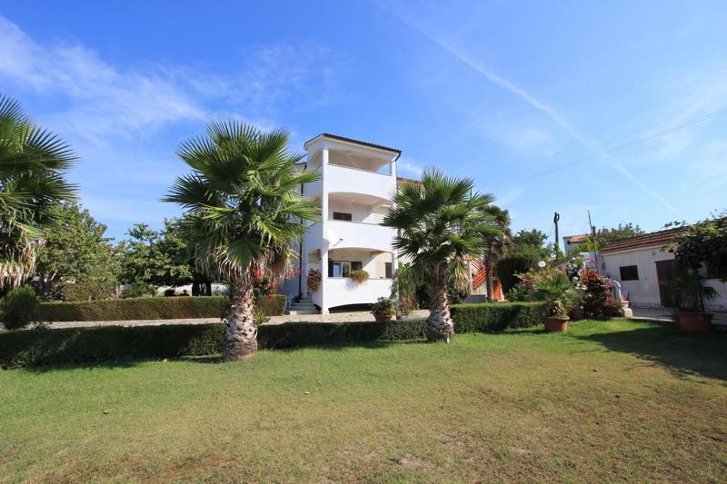 Apartments and Rooms Ana Pomer - image 1