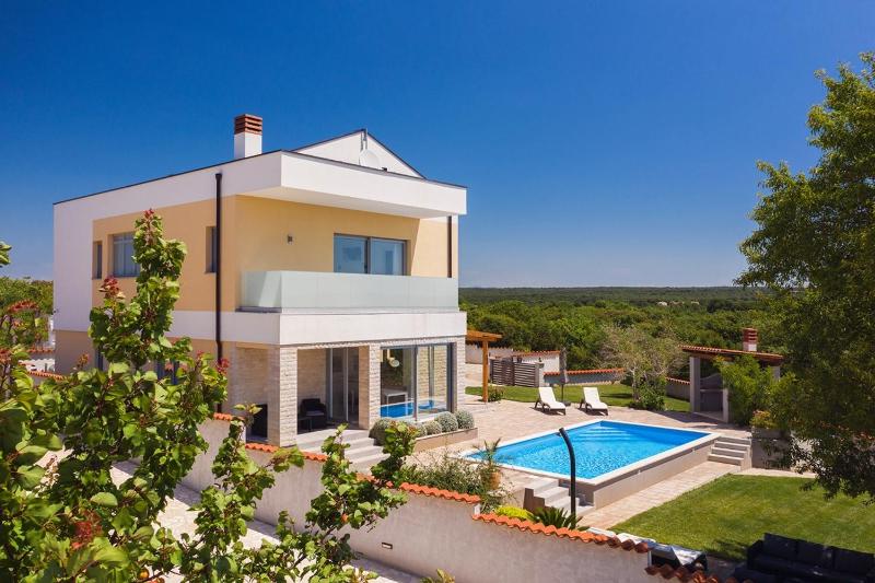 Villa in Peroj with Pool near Barbariga Beach - image 22