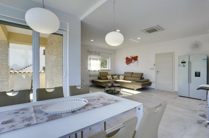 Villa White - image 26