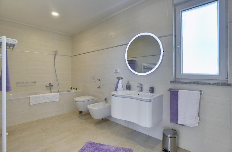 Villa White - image 24