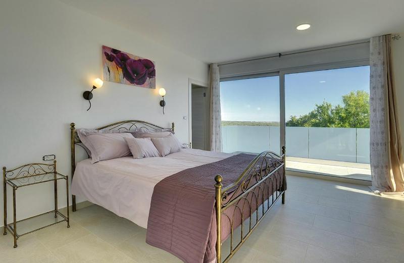 Villa White - image 30