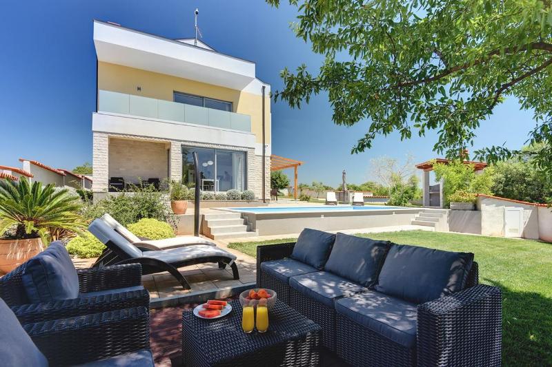 Villa White - image 39