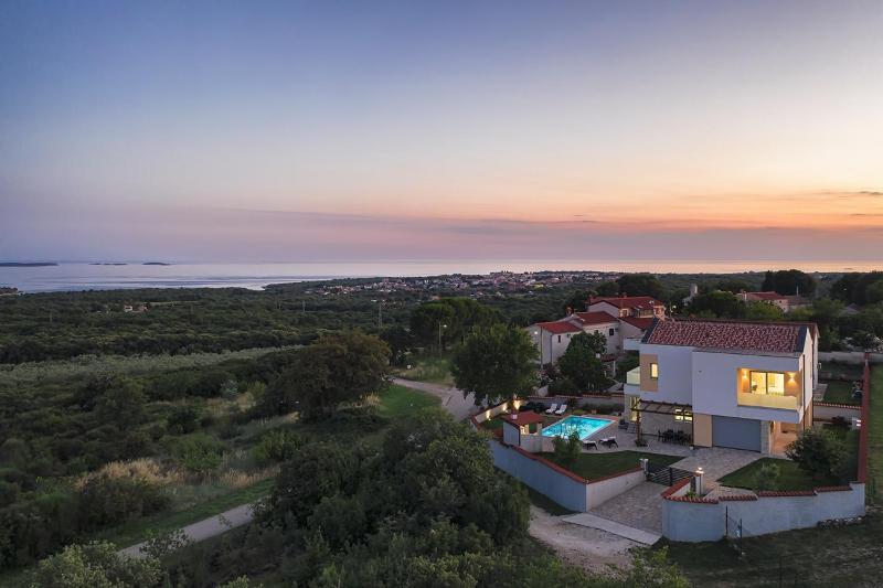 Villa White - image 36