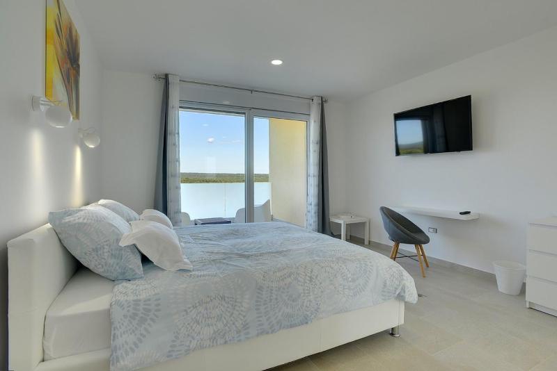 Villa White - image 40