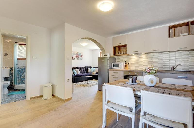 Apartments Jela - image 7