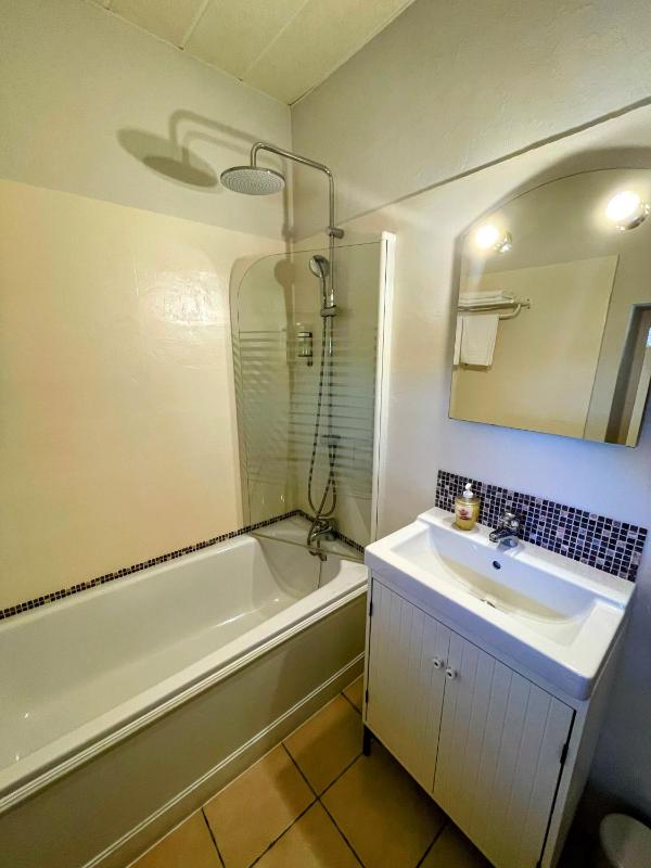 Standard Double Room image 4