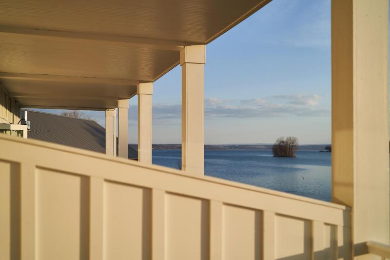 King Room with Balcony image 1