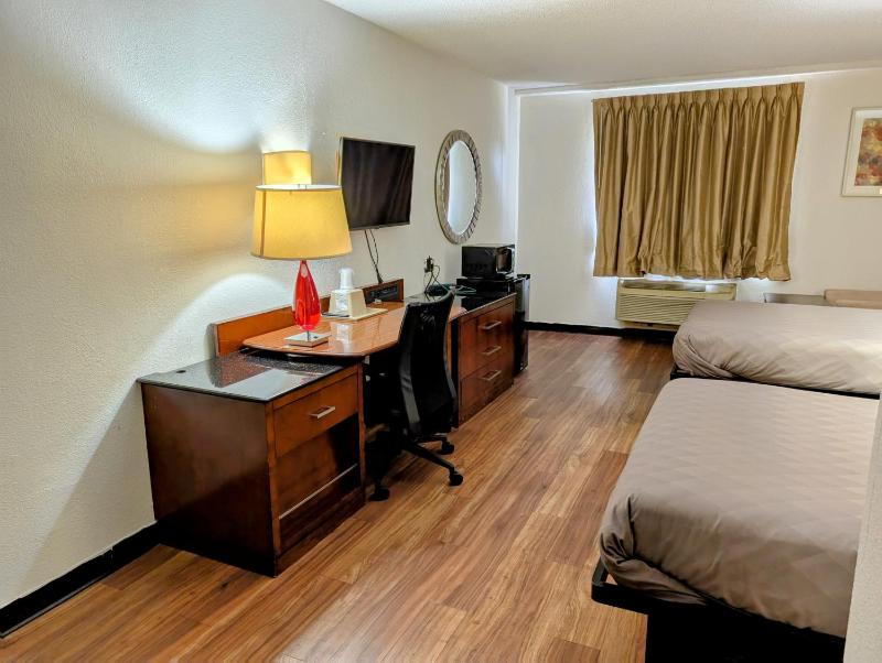 Double Room with Two Double Beds - Mobility Access/Non-Smoking image 4