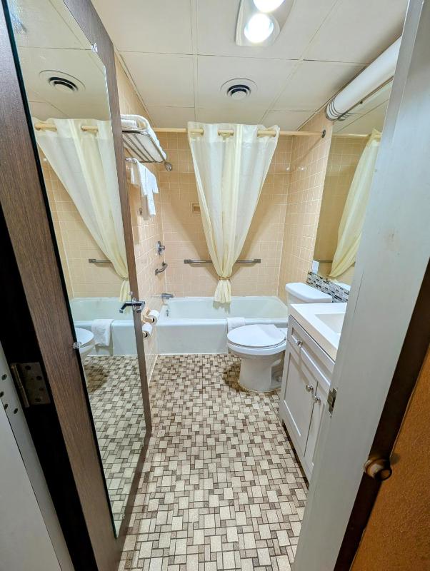 Double Room with Two Double Beds - Non-Smoking image 2