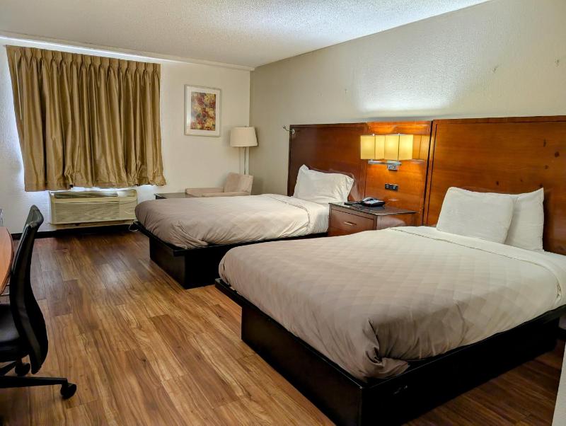 Double Room with Two Double Beds - Mobility Access/Non-Smoking image 1