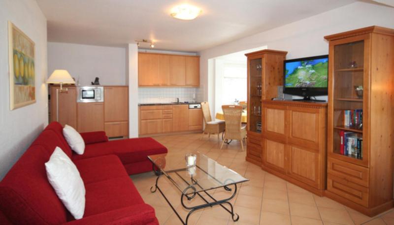 One-Bedroom Apartment with Balcony - 18RB13 image 1