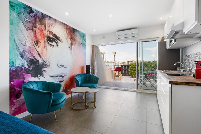 Blue Moon Heliopolis Ground Floor Apartment Near Naturist Beach - image 1