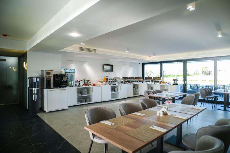 Hotel Poem Eforie Nord - Roof Top Pool & Panoramic Sea View - image 50
