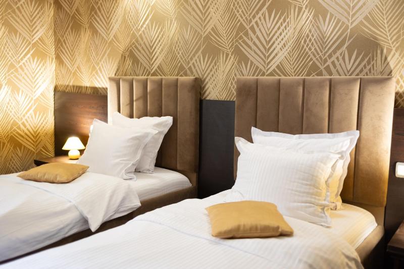 Twin Room image 1