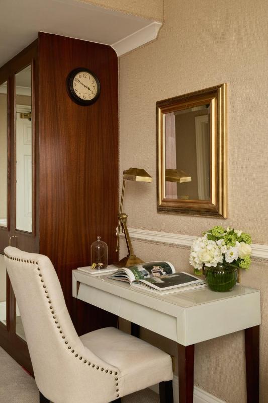 Classic Double Room image 3