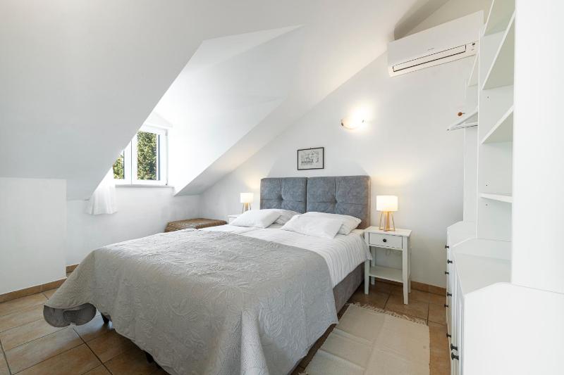 Two-Bedroom Apartment with Balcony and Sea View image 1