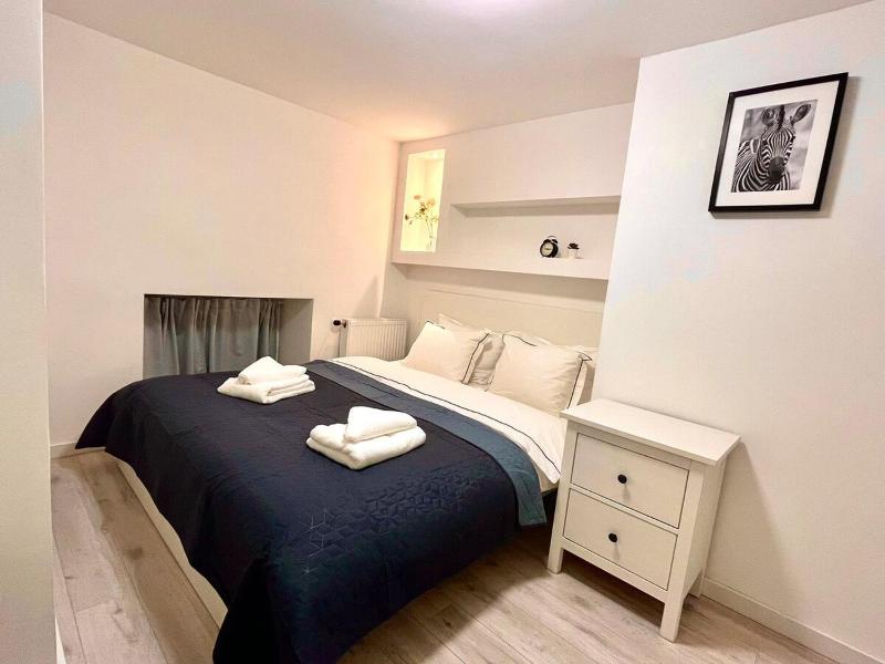Cozy 2-bedroom Home in the Center - image 1
