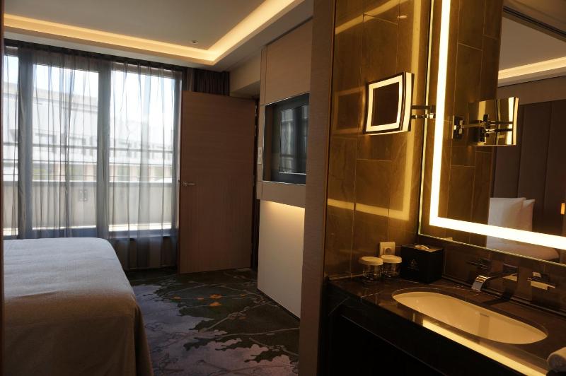 Junior Suite image 2