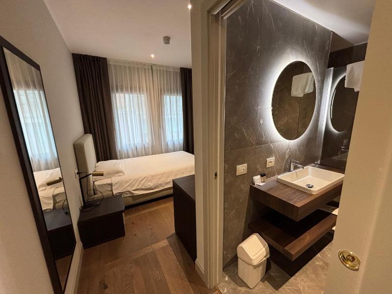 Standard Single Room image 3