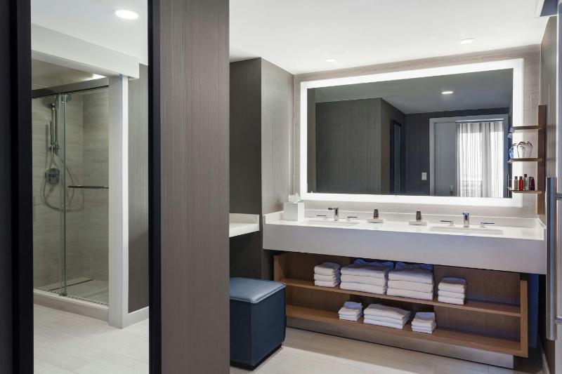 King Suite with Sofa Bed, Balcony and Water View image 3