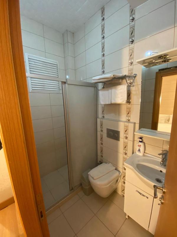 Budget Double Room image 2