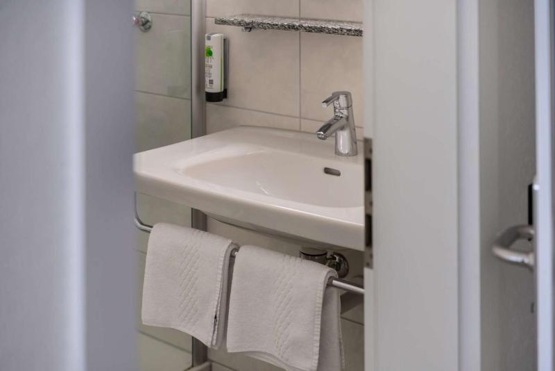 Quadruple Room with Air Conditioning image 3