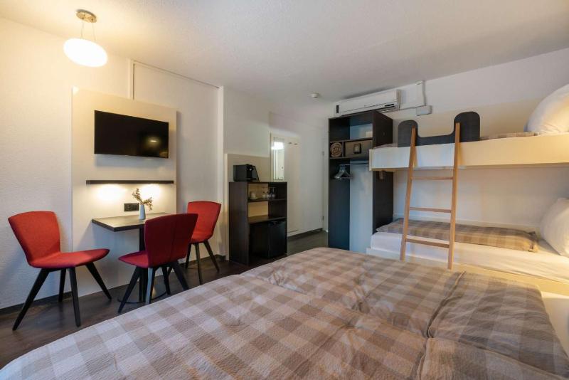 Quadruple Room with Air Conditioning image 2