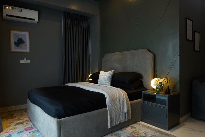 Dark Apartment in Lekki - image 9